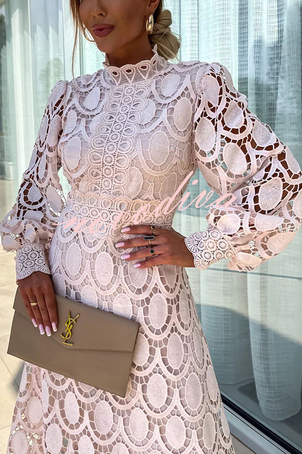 Liza™ | Elegant High-Neck Lace Midi Dress
